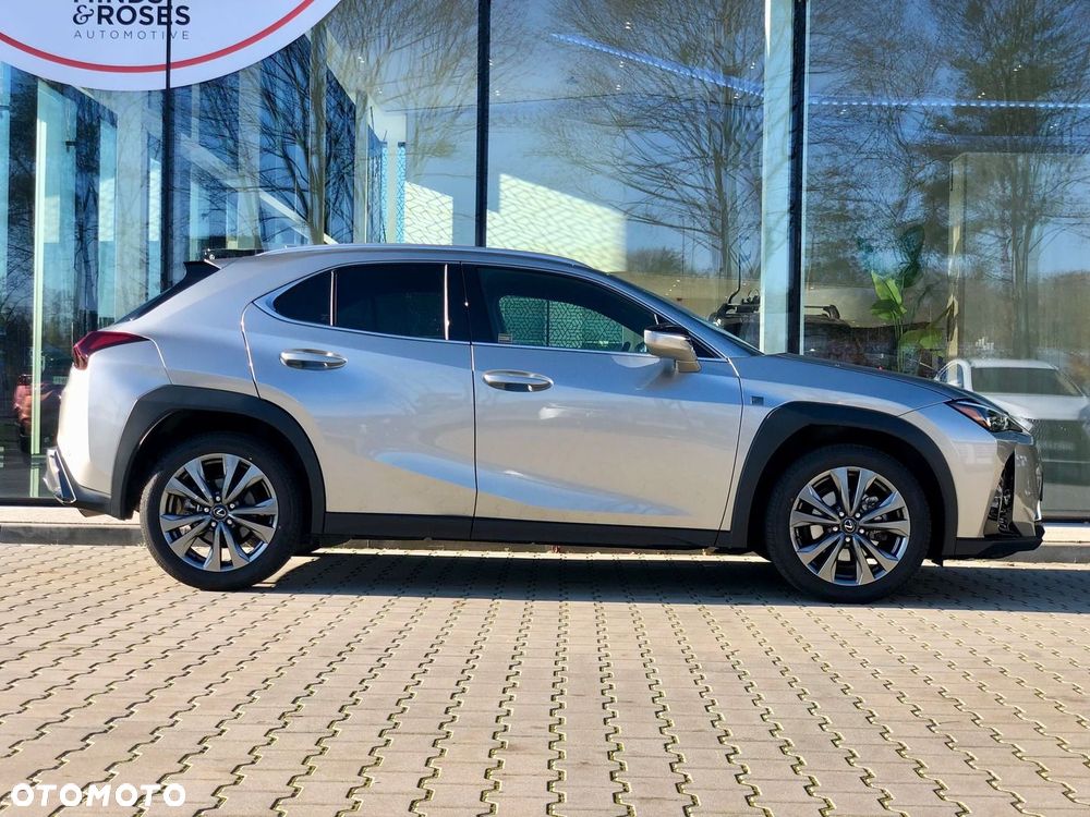 Lexus UX 300h F Sport Design - 4