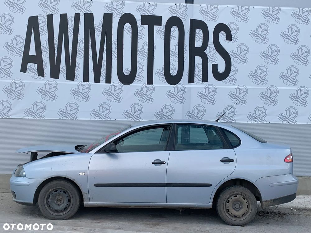 SEAT CORDOBA 2003 *SAMOCHÓD NA CZĘŚCI* 2953 MASKA, LAMPA, DRZWI, LUSTERKO, ZDERZAK, GRILL, BŁOTNIK, KLAPA, BELKA, DESKA, FOTELE, KANAPA, ĆWIARTKA, KIEROWNICA, TARCZE, ZACISKI, ZAWIESZENIE, KOMPLETNY PRZÓD, KOMPLETNY TYŁ, LICZNIK, ZEGARY, PRAWE LEWE PRZÓD TYŁ - 3