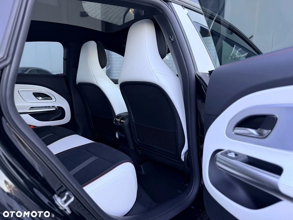 Mercedes-Benz CLA - 31