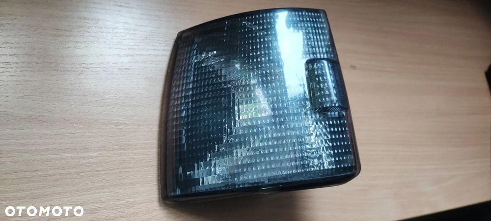 Kierunkowskaz migacz prawy czarny dymiony VW T4