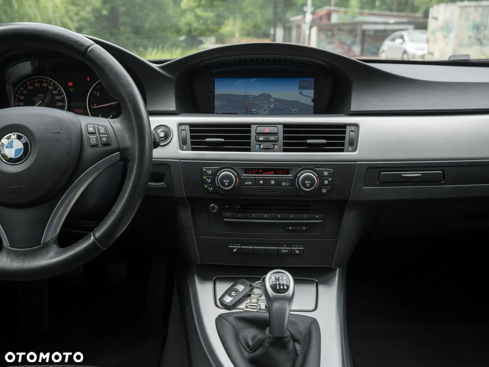 BMW Seria 3 320i Edition Exclusive - 27