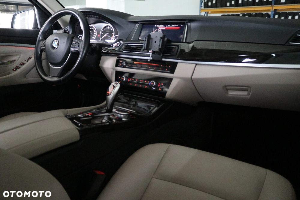 BMW Seria 5 520d Luxury Line - 15