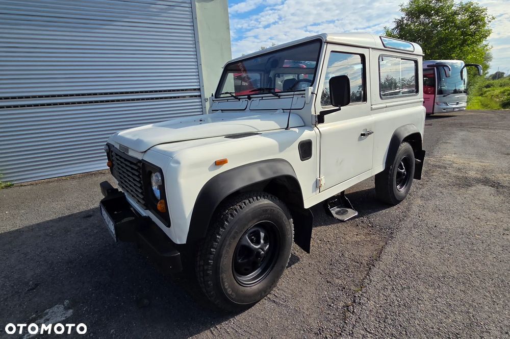 Land Rover Defender - 2