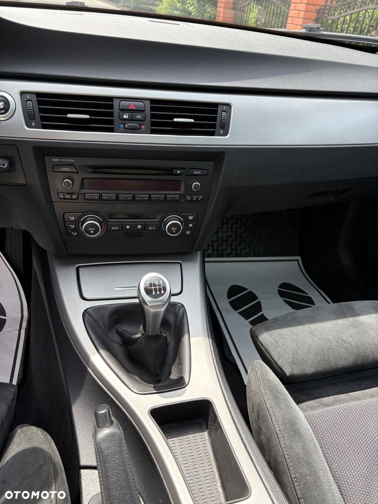 BMW Seria 3 320i - 17