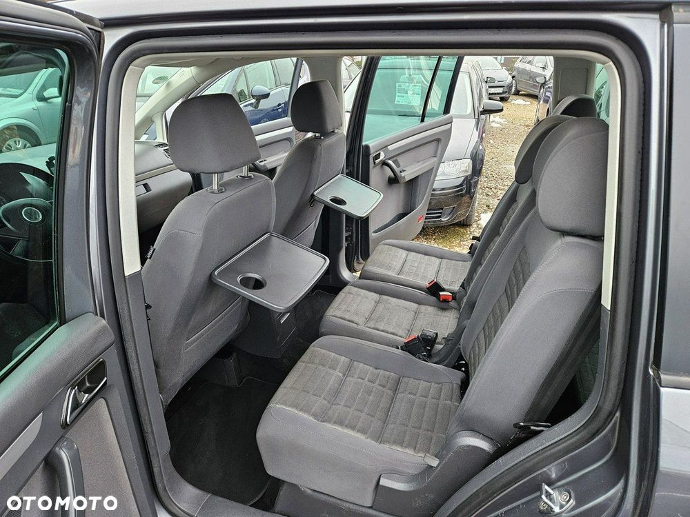 Volkswagen Touran - 9