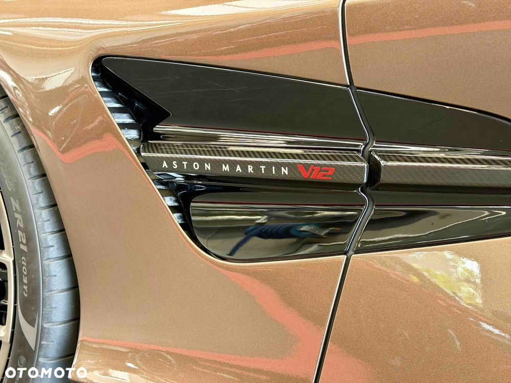 Aston Martin Vanquish - 31