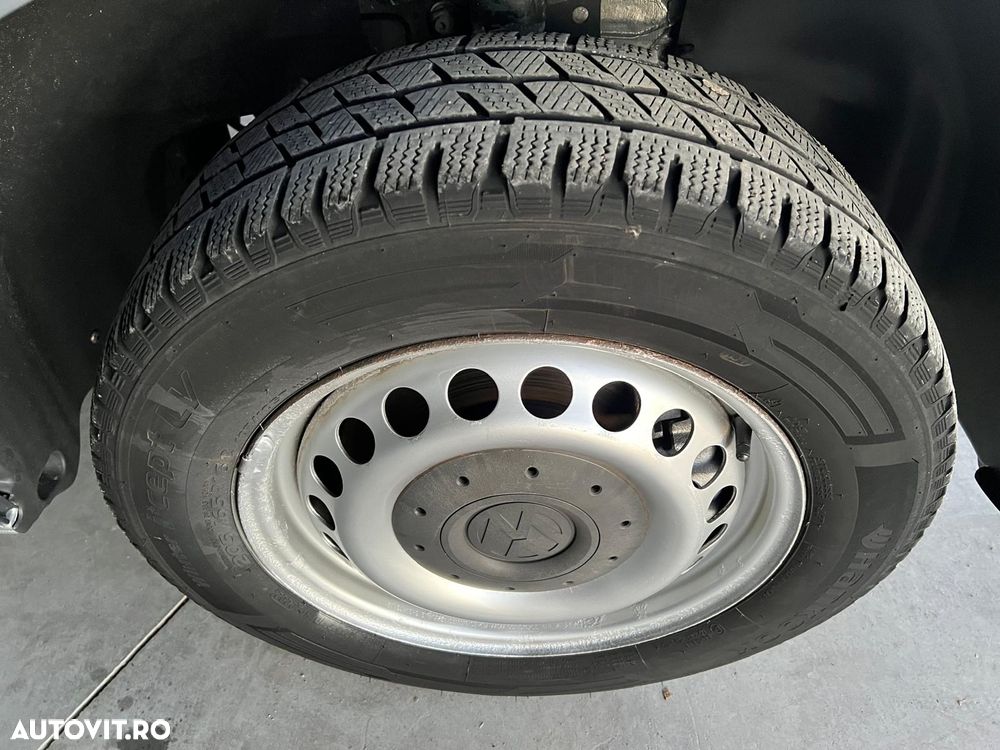 Volkswagen Caravelle - 31