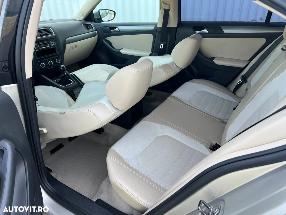 Volkswagen Jetta 2.0 TDI CR DPF Highline - 23