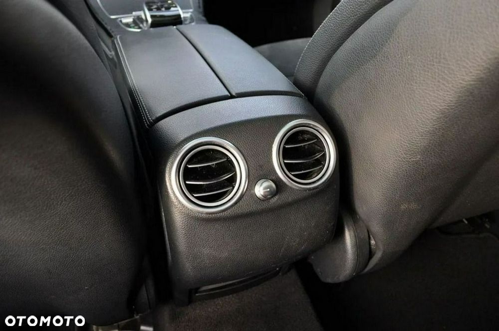 Mercedes-Benz GLC 250 4Matic 9G-TRONIC AMG Line - 29