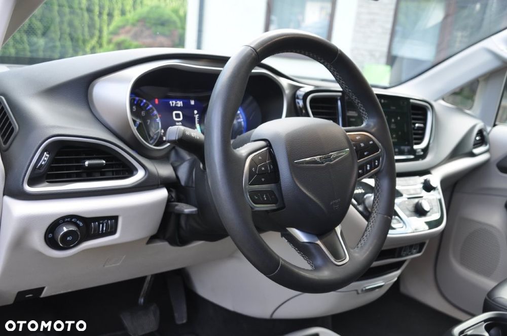 Chrysler Pacifica - 16