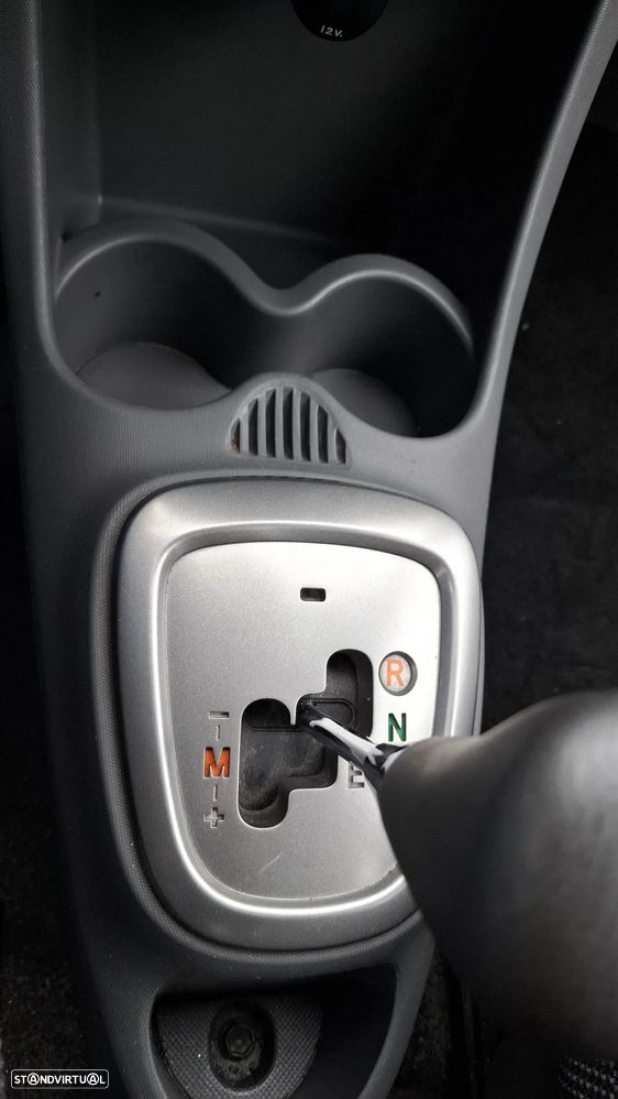 Peugeot 107 1.0 Trendy 2 Tronic - 16