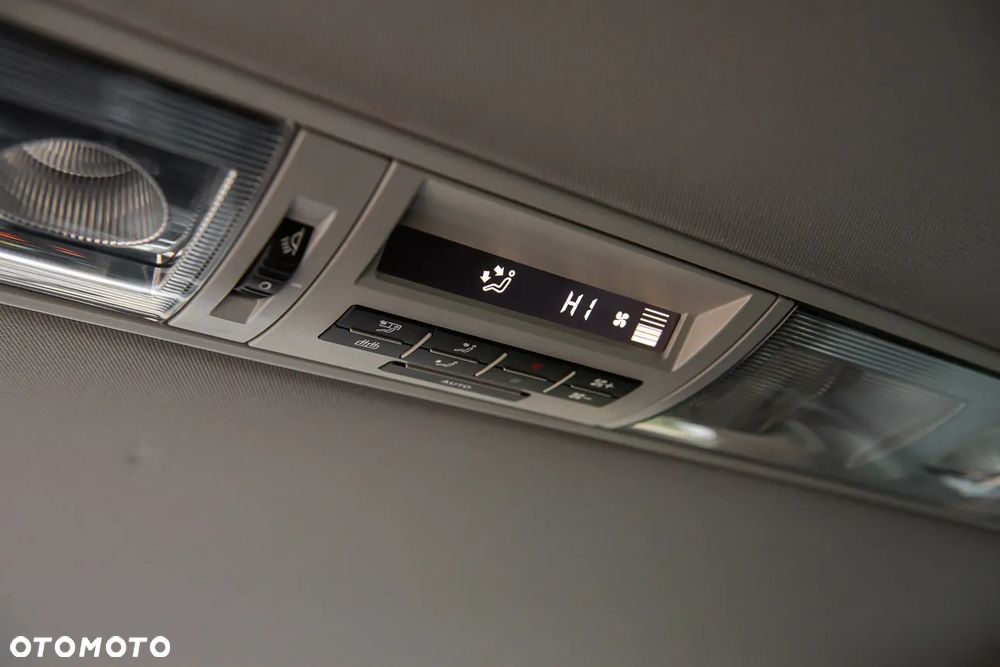 Volkswagen Multivan - 22