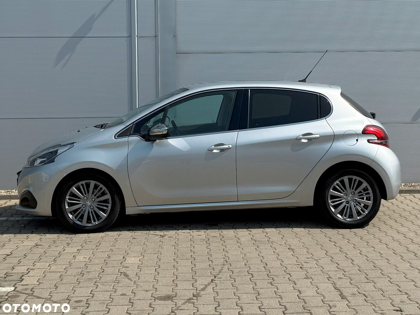 Peugeot 208 1.2 PureTech Allure S&S - 5