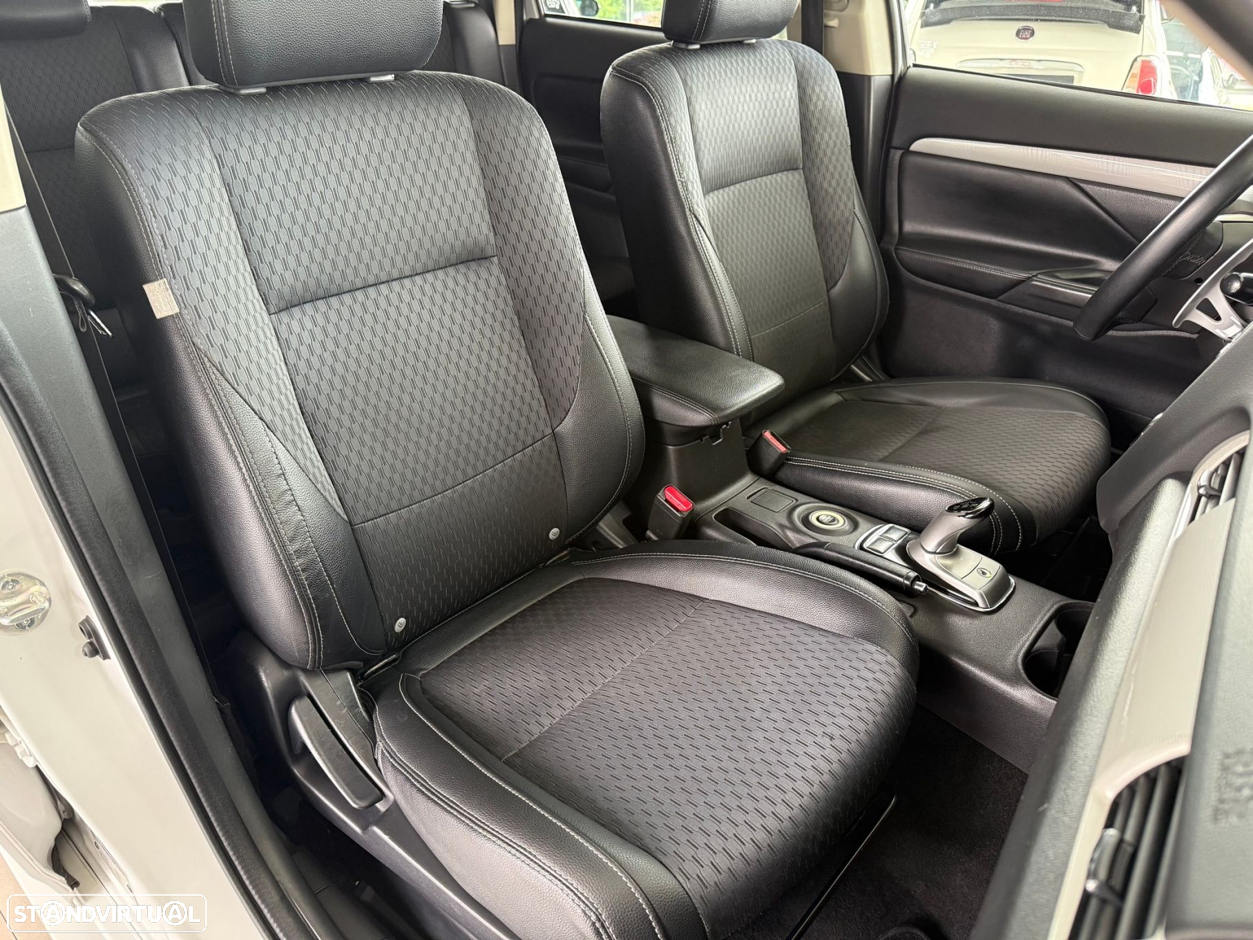 Mitsubishi Outlander 2.0 PHEV Intense Navi - 8