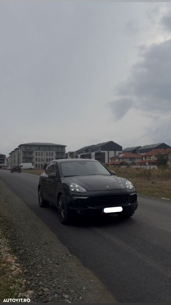 Porsche Cayenne - 1