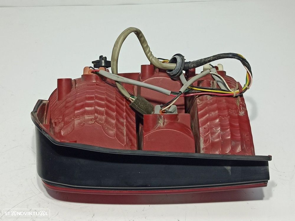 FAROLIM TRASEIRO ESQUERDO KIA CARNIVAL II 2.9 CDRI EX - 4