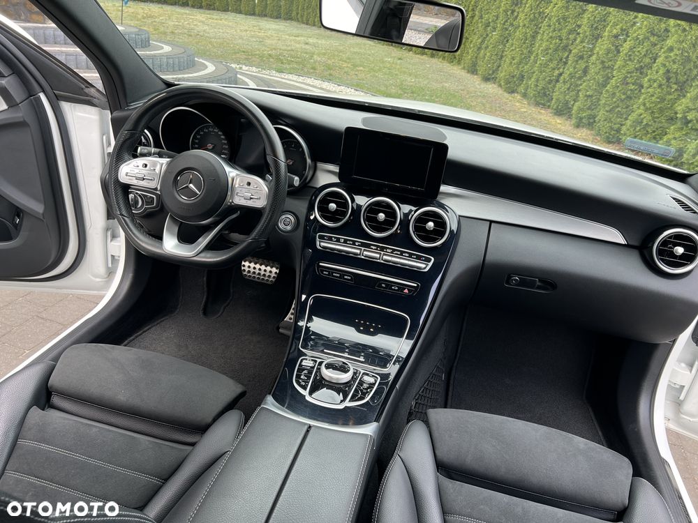 Mercedes-Benz Klasa C 180 9G-TRONIC AMG Line - 23