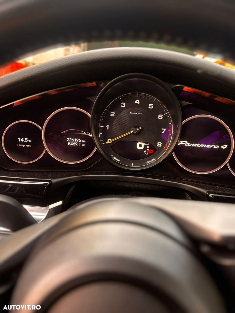 Porsche Panamera 4 E-Hybrid - 11