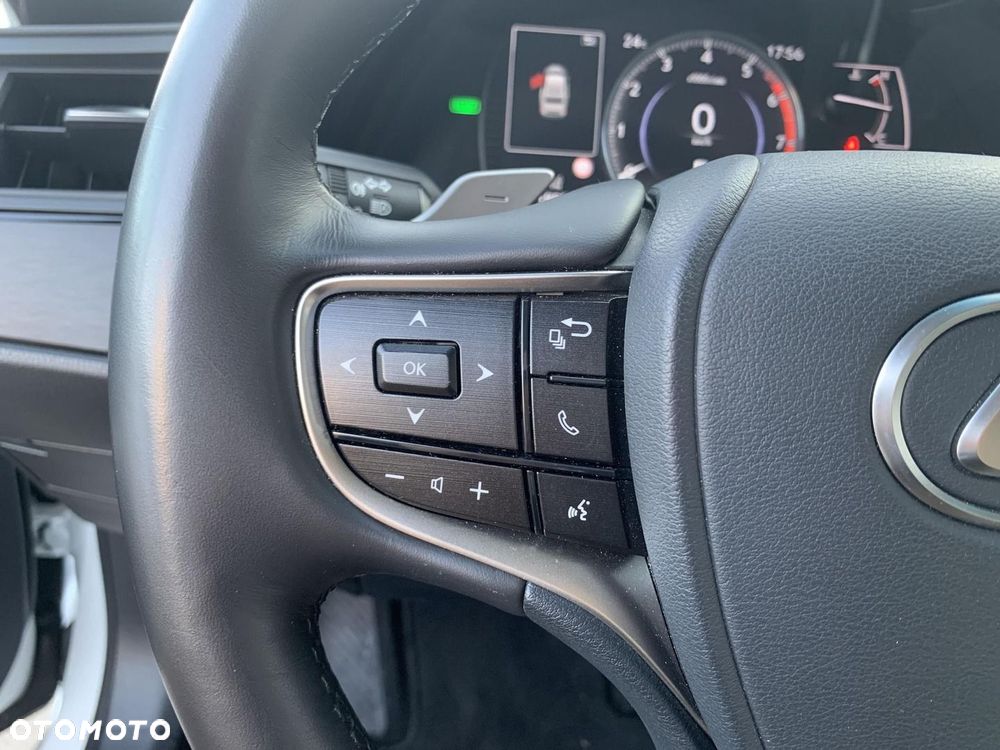 Lexus ES 300h Business Edition - 16