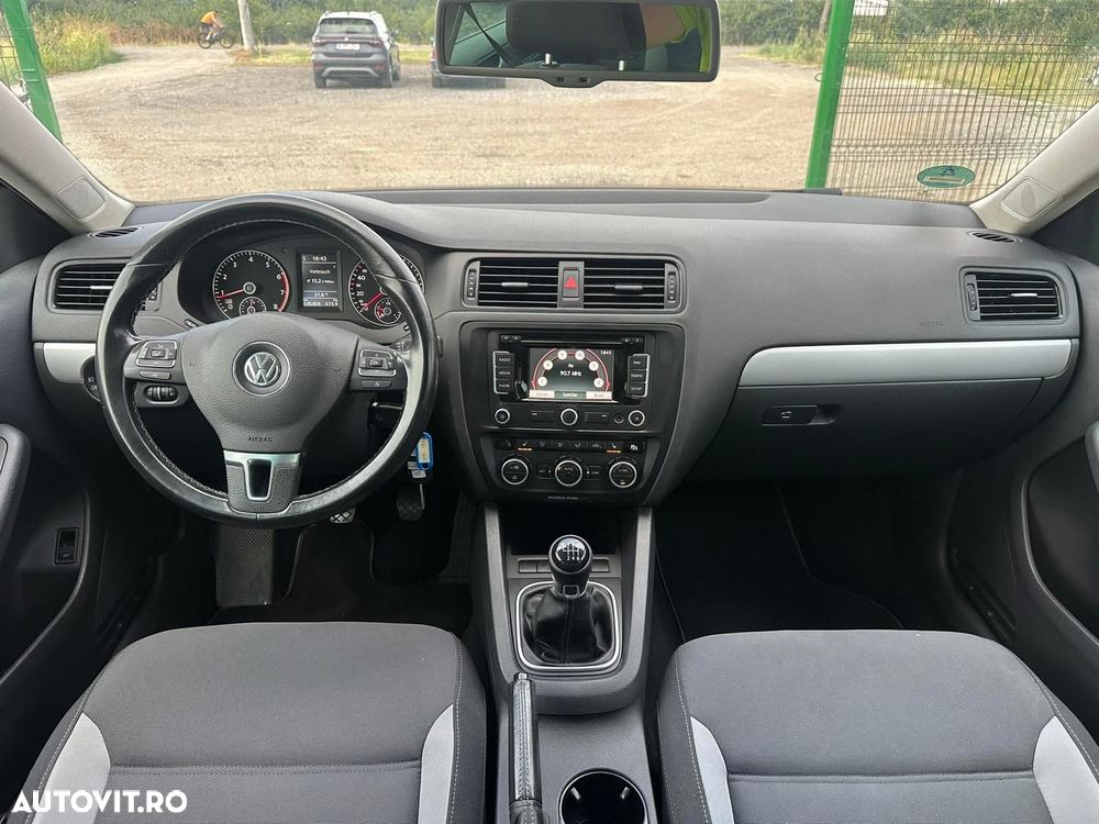 Volkswagen Jetta - 5