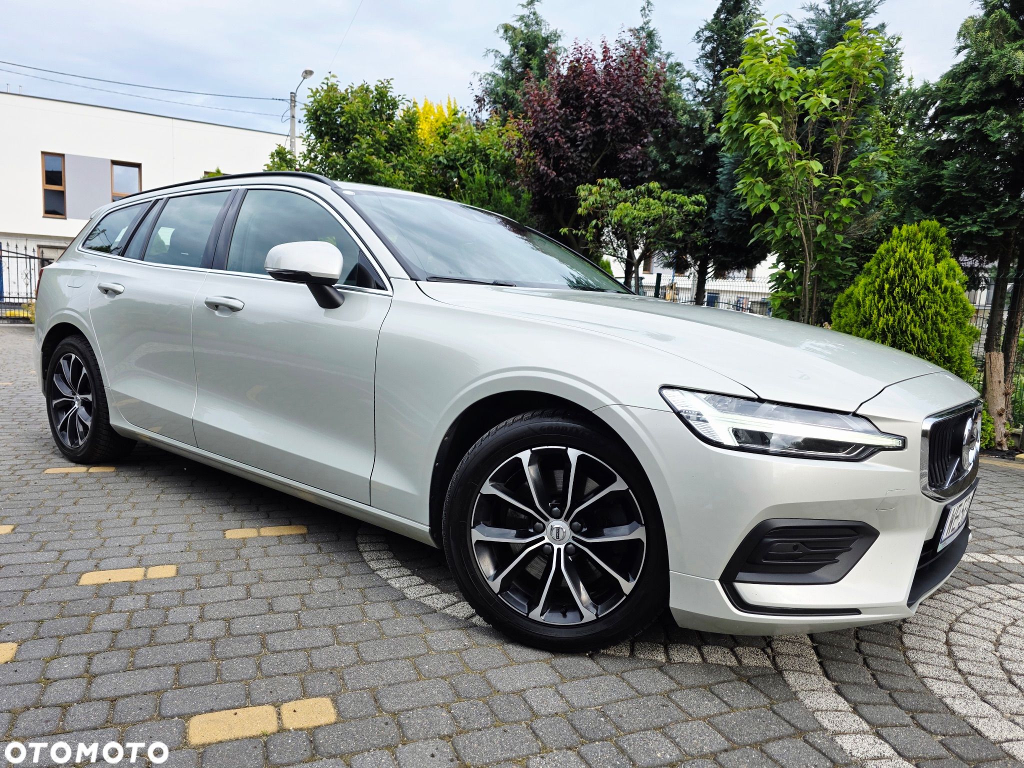 Volvo V60 D4 Momentum Pro - 1