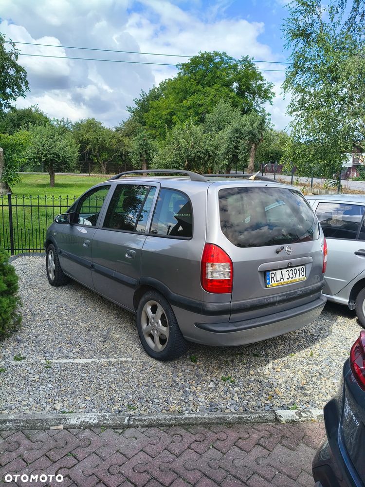 Opel Zafira 1.8 16V Comfort - 2