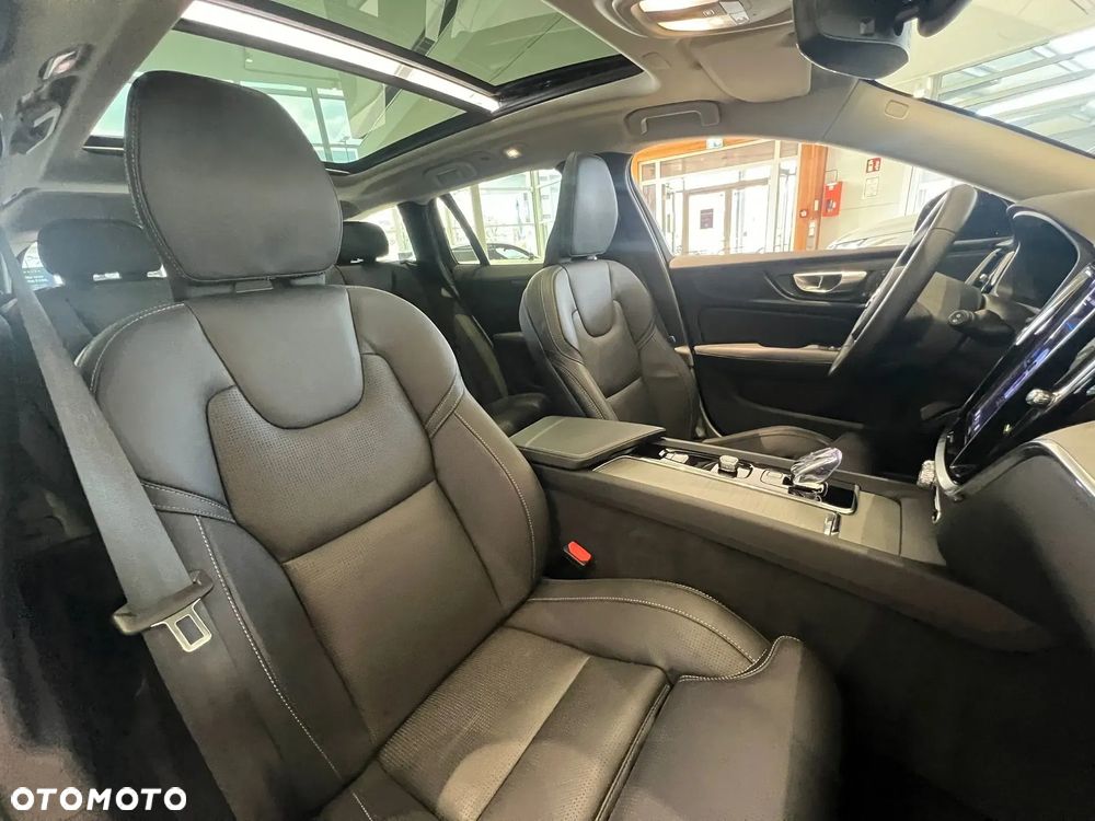 Volvo V60 B4 B DKG Ultimate Dark - 22