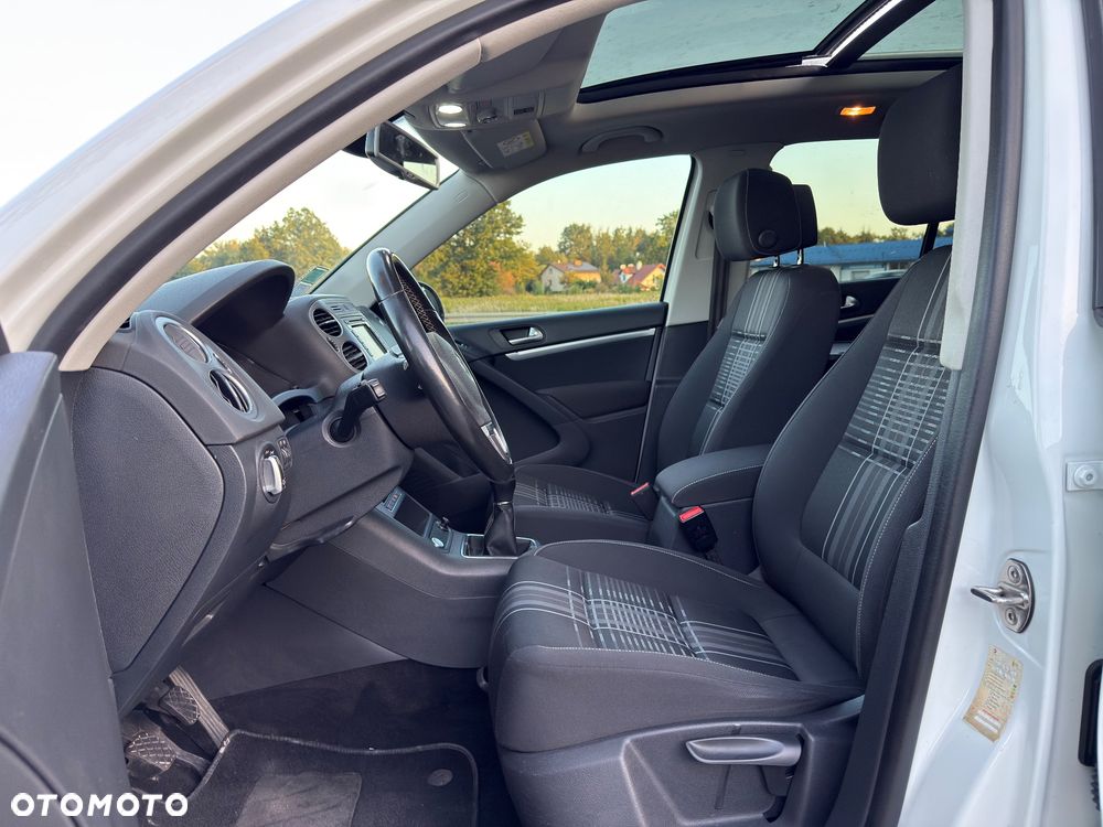 Volkswagen Tiguan 2.0 TDI DPF BlueMotion Technology Lounge Sport & Style - 20