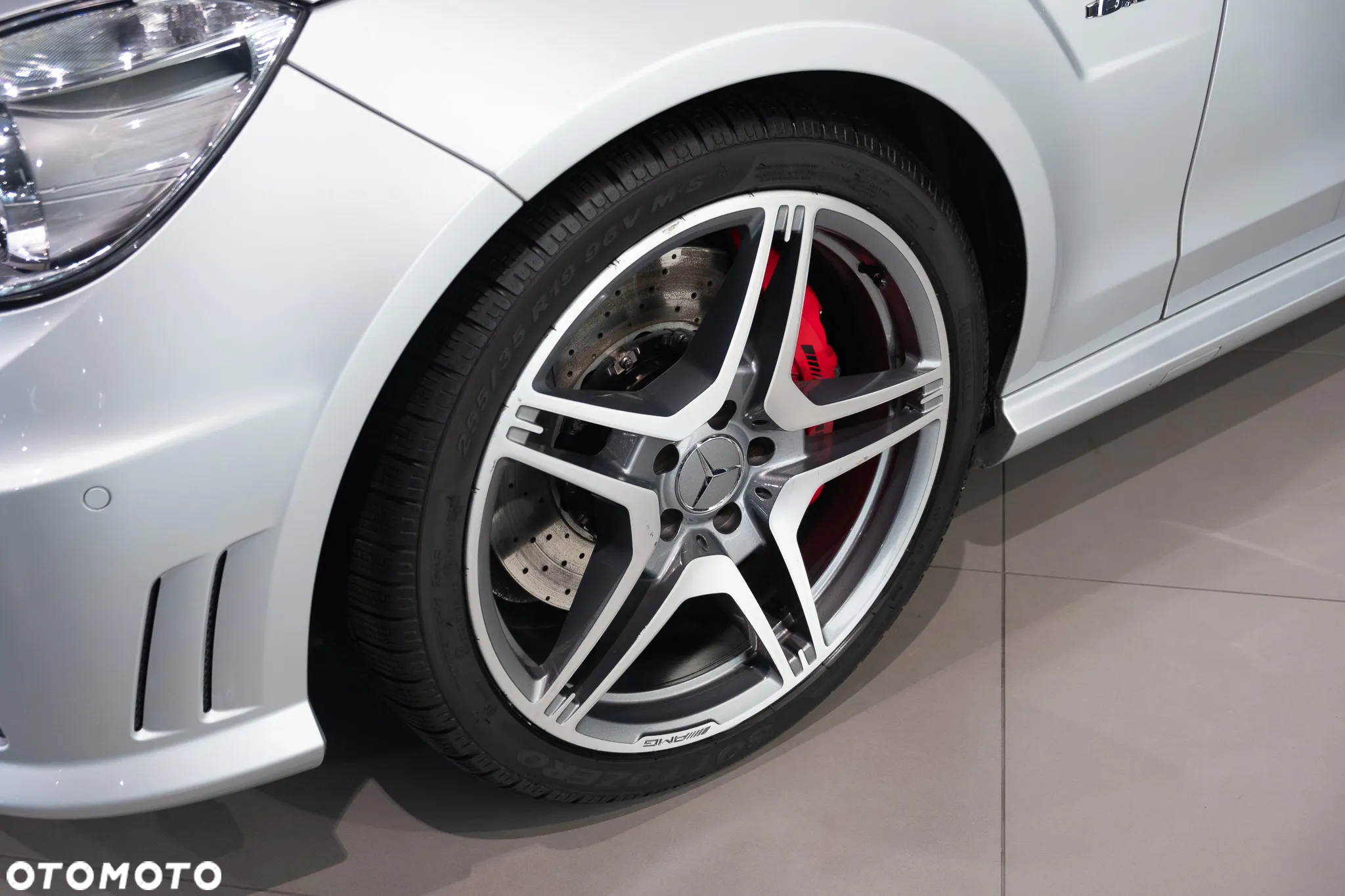 Mercedes-Benz Klasa E 63 AMG - 24