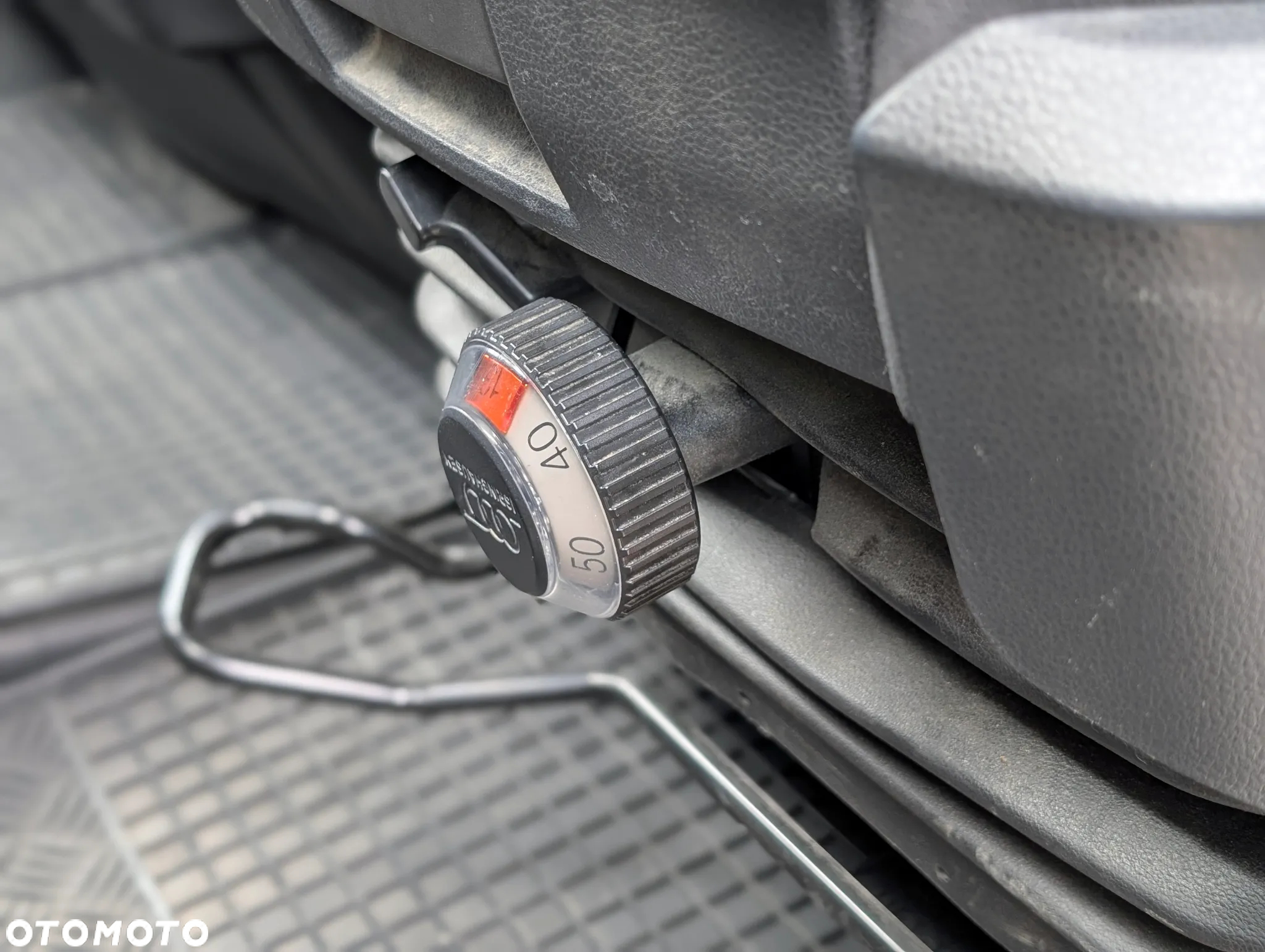 Volkswagen Crafter brygadówka 6 osób, ładowność 1177kg, Krajowy - 11