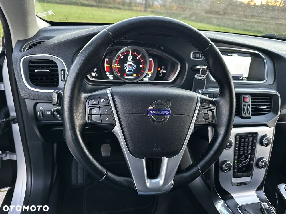 Volvo V40 Cross Country D2 Drive-E Ocean Race - 23