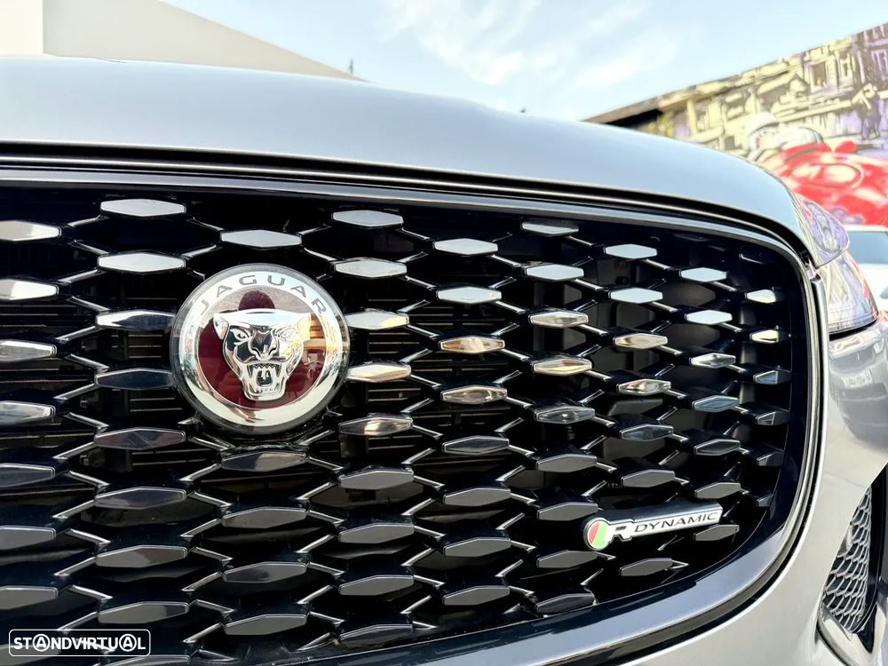 Jaguar F-Pace P250 AWD R-Dynamic S - 57