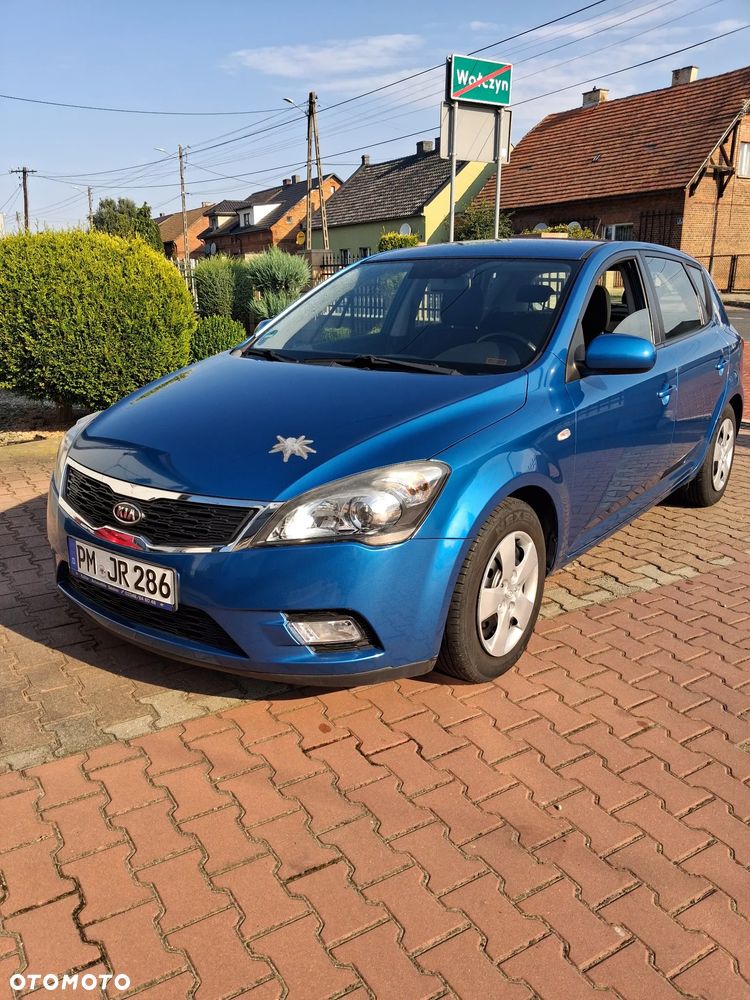 Kia Ceed - 8