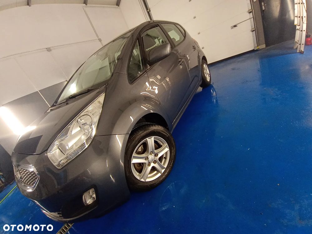 Kia Venga 2012 photo 3