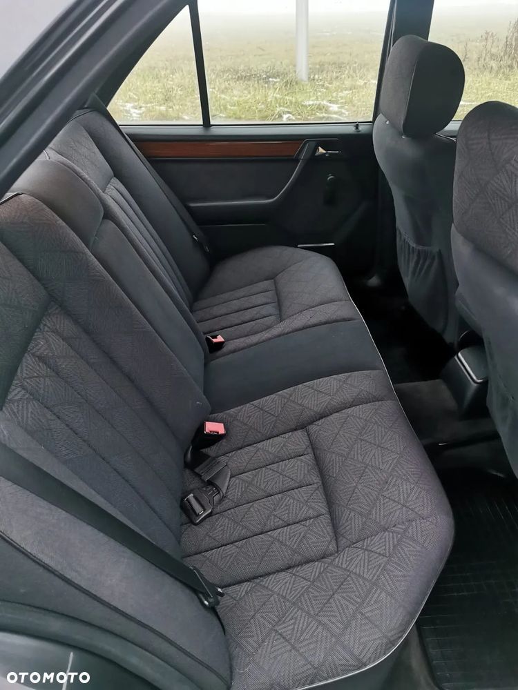 Mercedes-Benz W124 (1984-1993) - 14