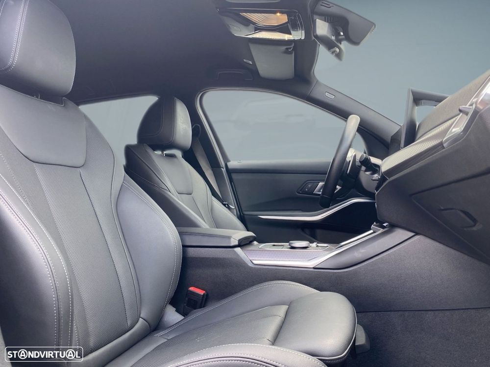 BMW 330 e Pack Desportivo M Auto - 19
