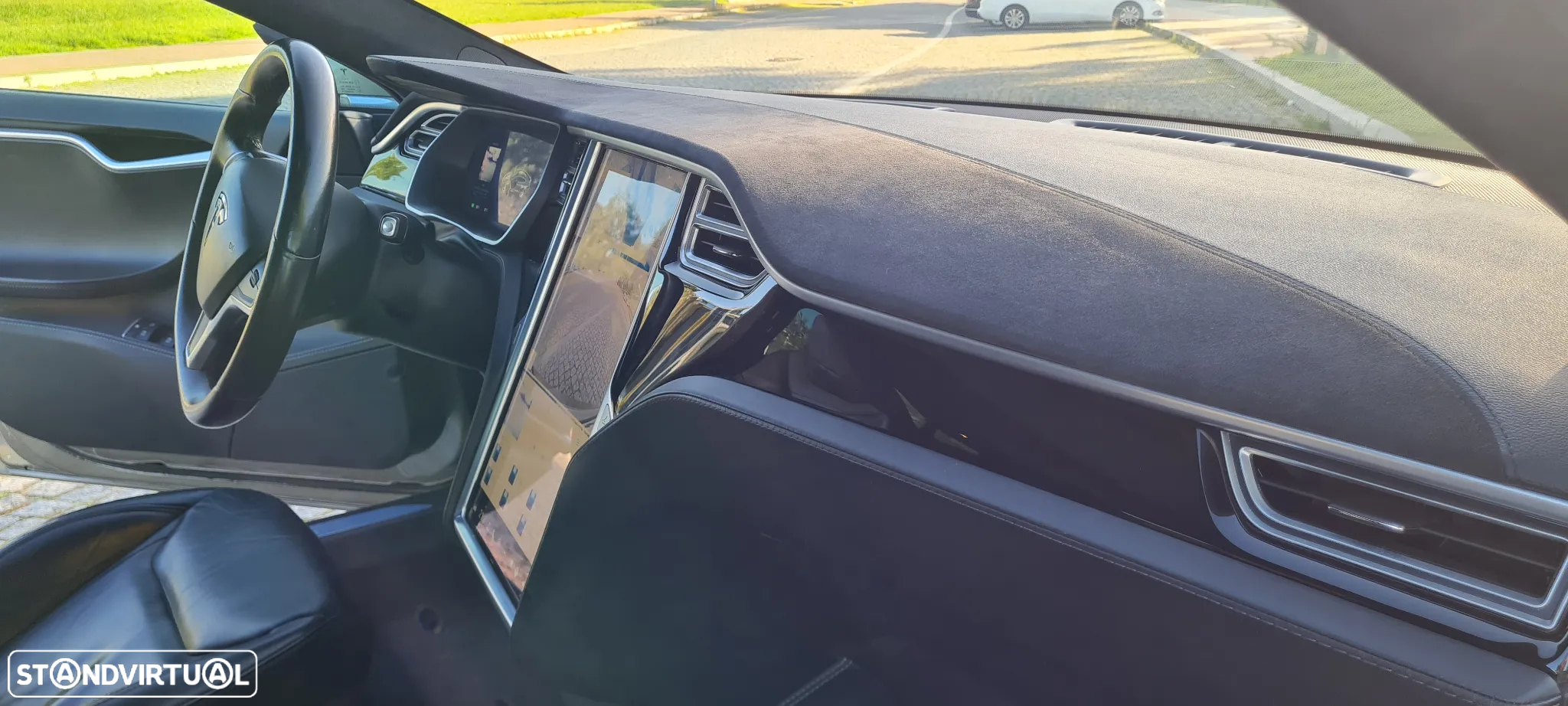 Tesla Model S - 8