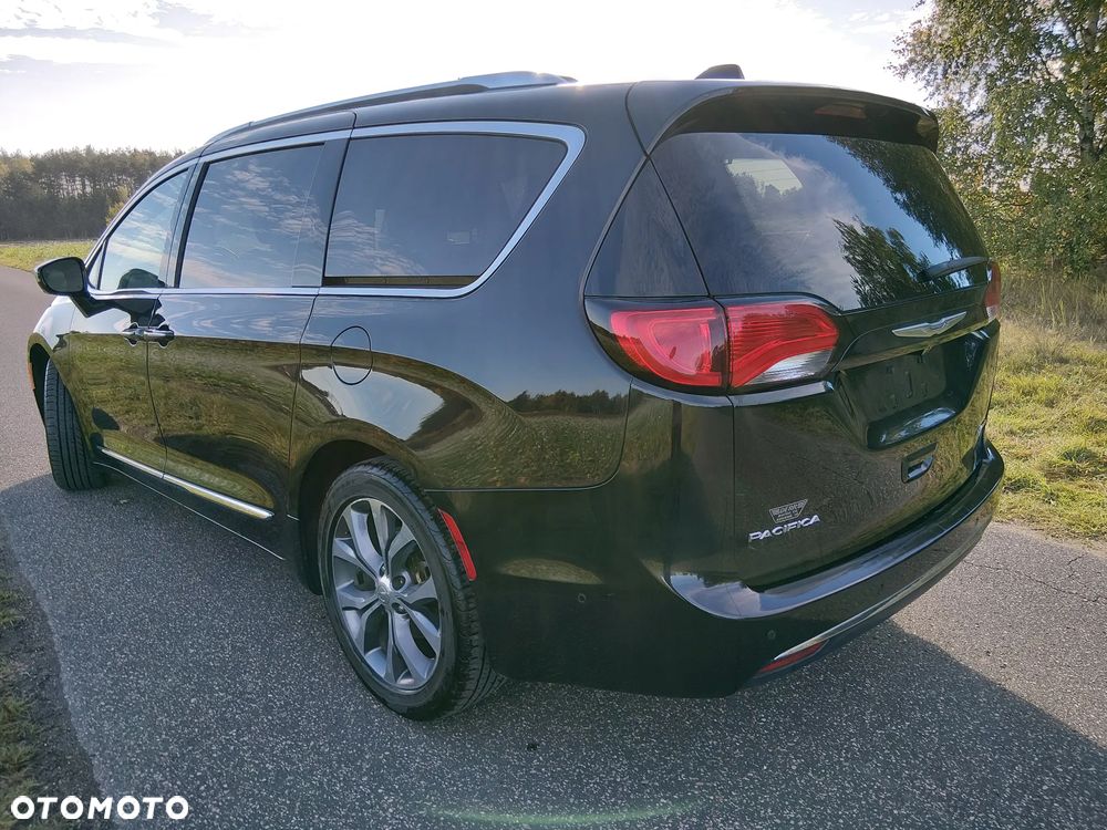 Chrysler Pacifica - 6