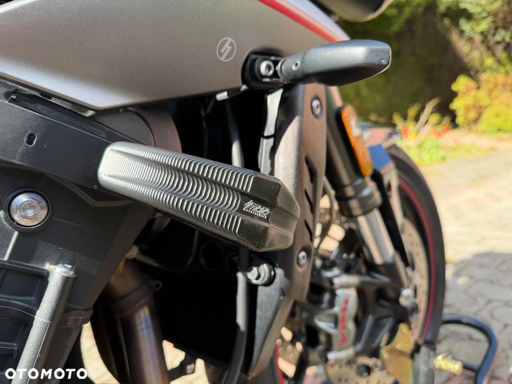 Triumph Street Triple - 10