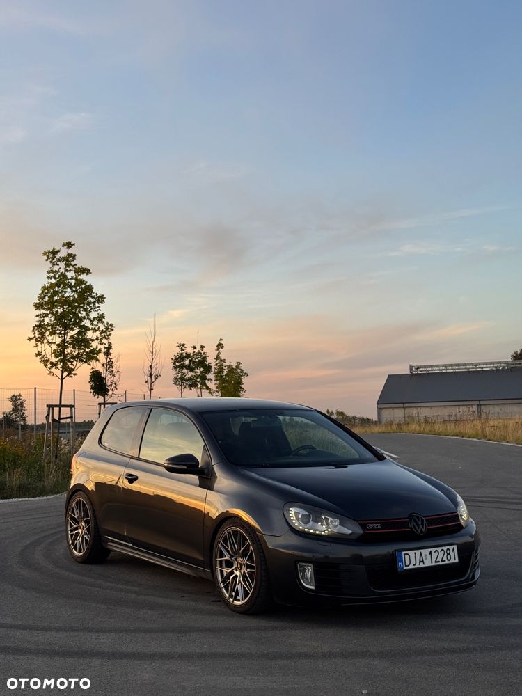 Volkswagen Golf - 1