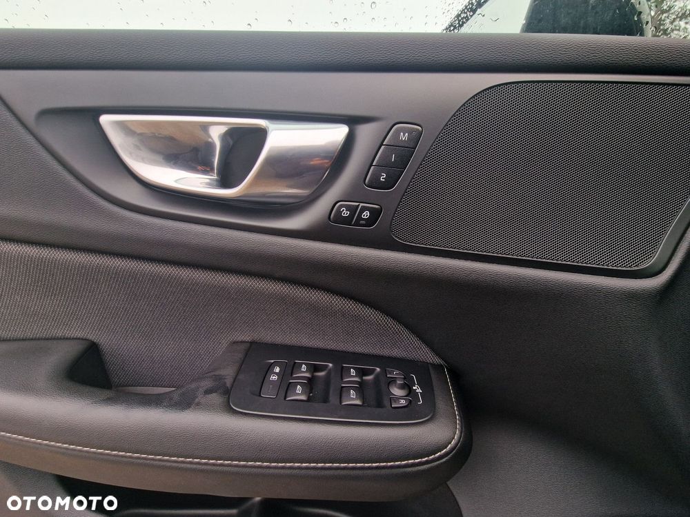 Volvo V60 Cross Country - 28