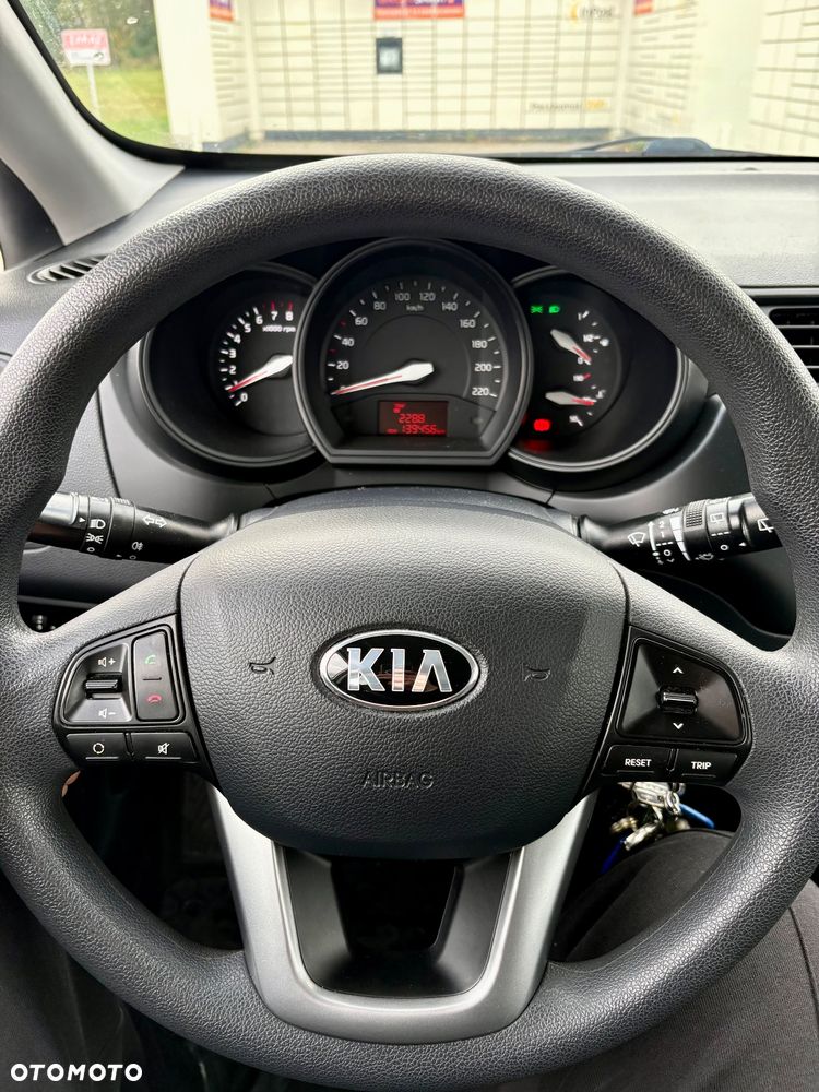 Kia Rio 1.2 L - 8