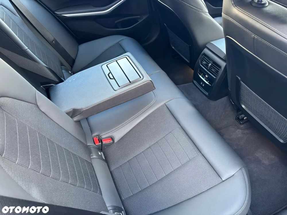 BMW Seria 3 320d xDrive - 21