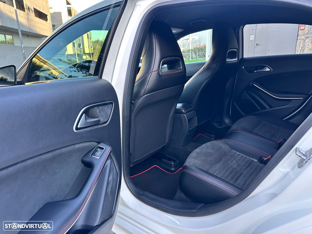 Mercedes-Benz A 180 d AMG Line - 38