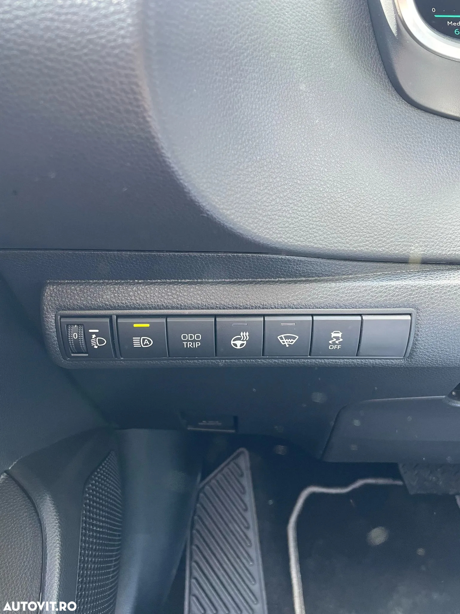 Toyota Corolla Sedan 1.8 HEV Business - 15