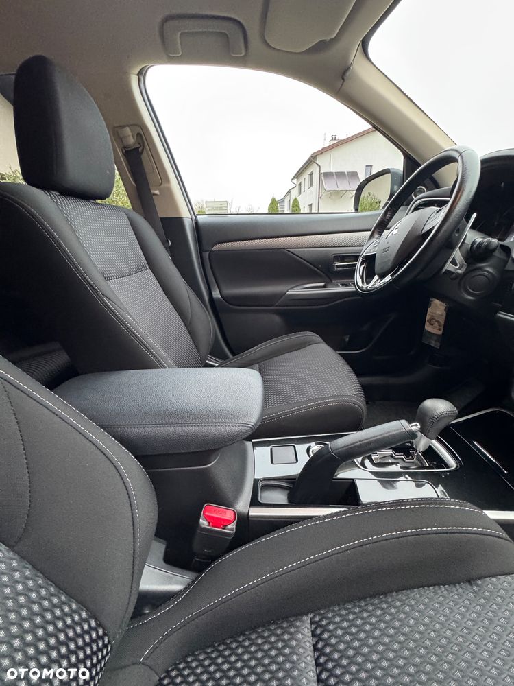 Mitsubishi Outlander - 10