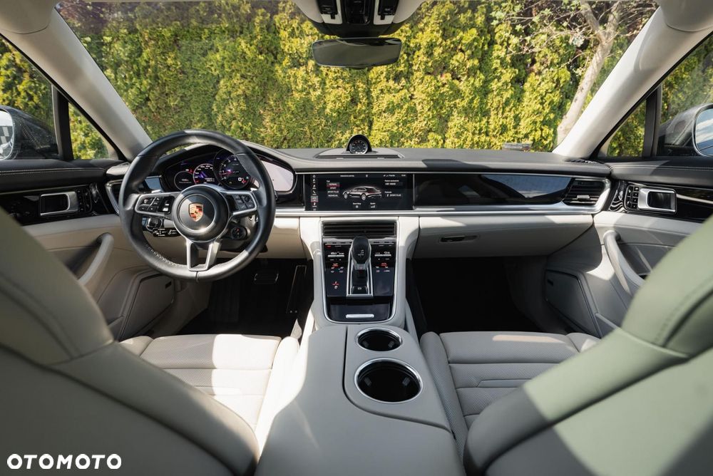 Porsche Panamera 4S - 11