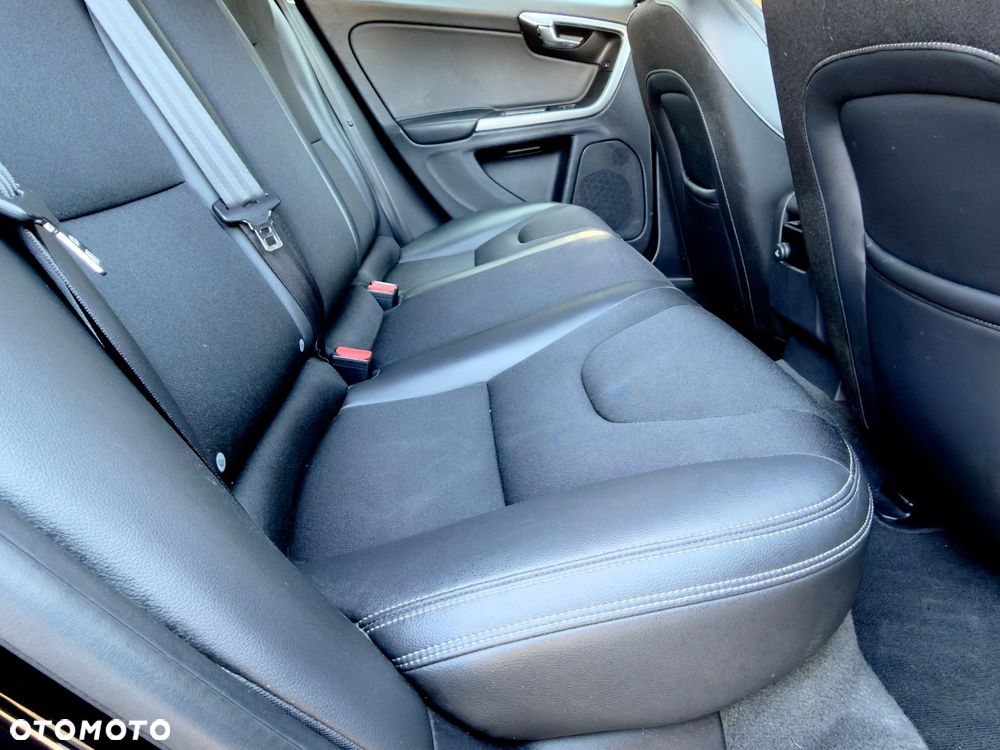 Volvo V60 D4 Geartronic Momentum - 20