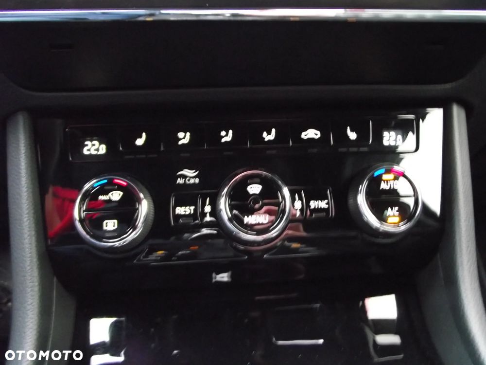 Skoda Superb 2.0 TDI L&K DSG - 35