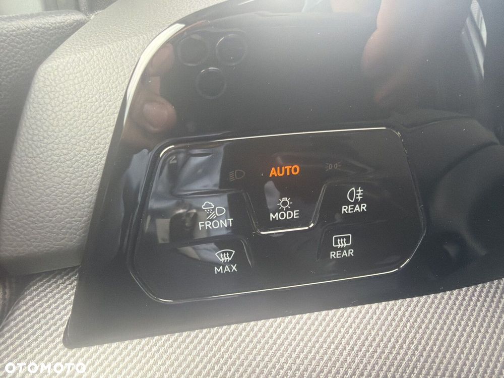 Volkswagen Golf Variant 2.0 TDI R-Line DSG - 15